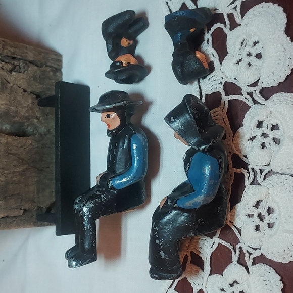 1960s Salt & Pepper Cast Iron Family by Danecraft - Picture 5 of 12